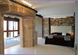 Habitación con cama de matrimonio
